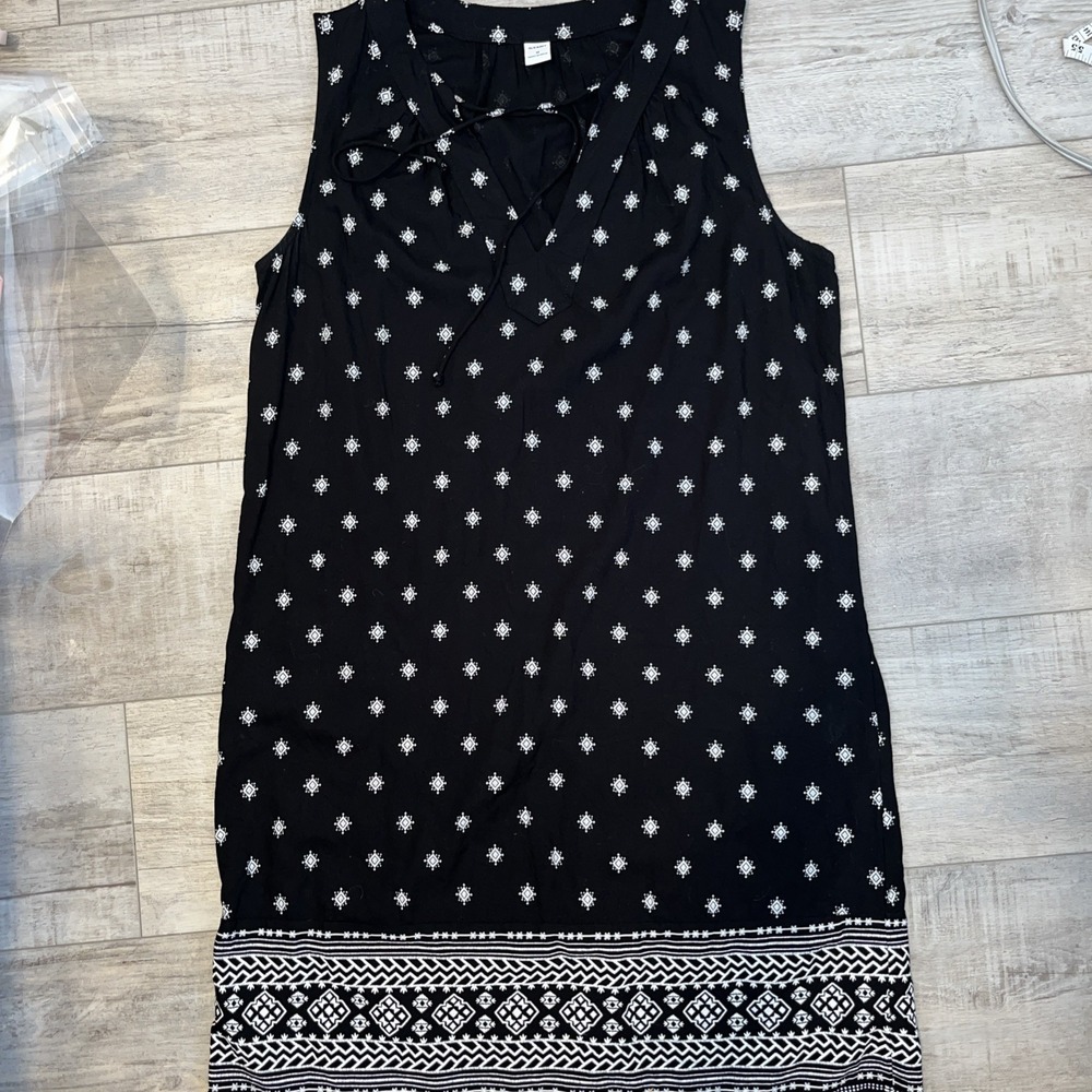 Old Navy Black Diamond Print V Neck Tie Neckline Sleeveless Shift Dress Size Med